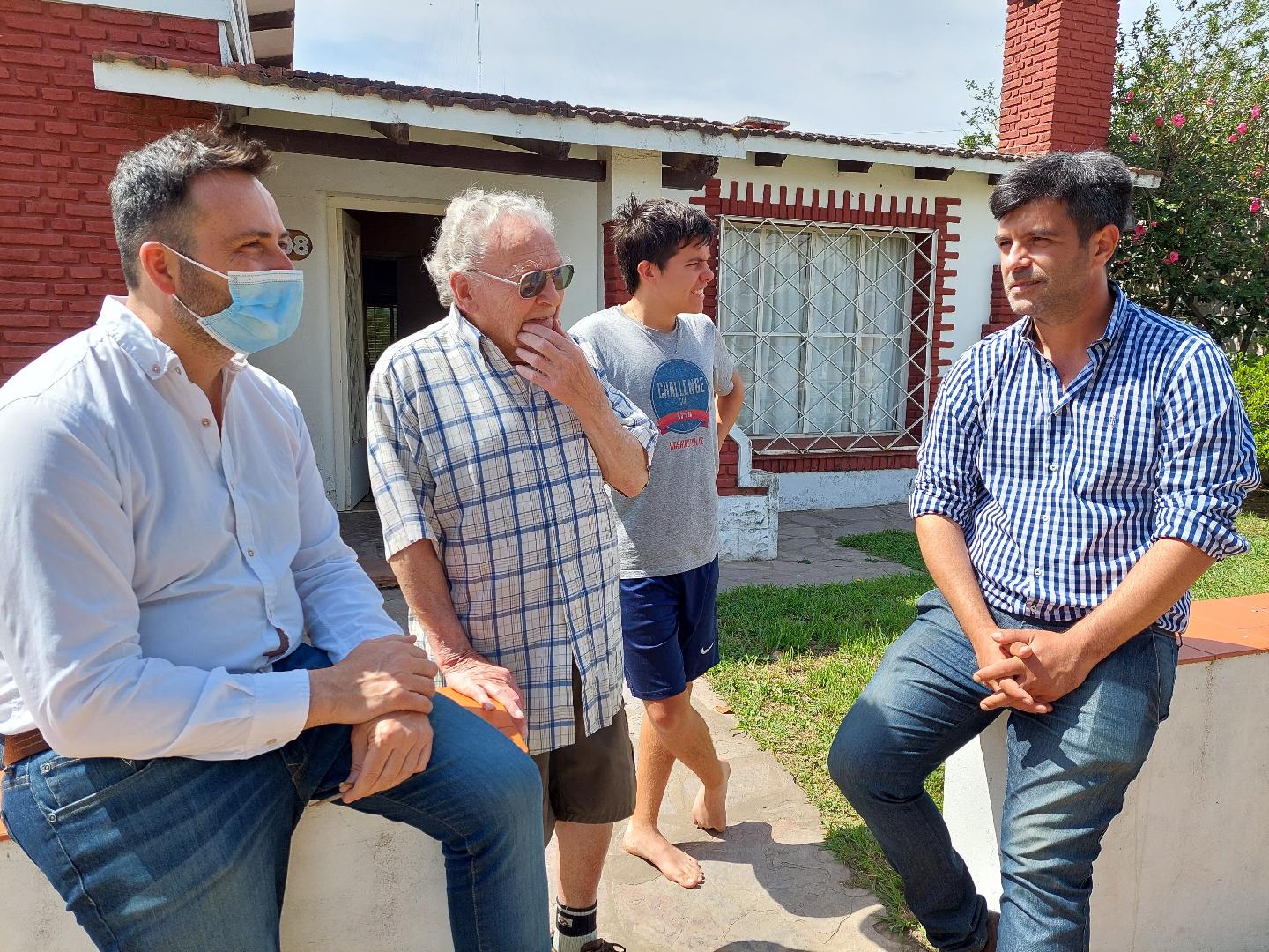 El Intendente Municipal de recorrida en Rawson