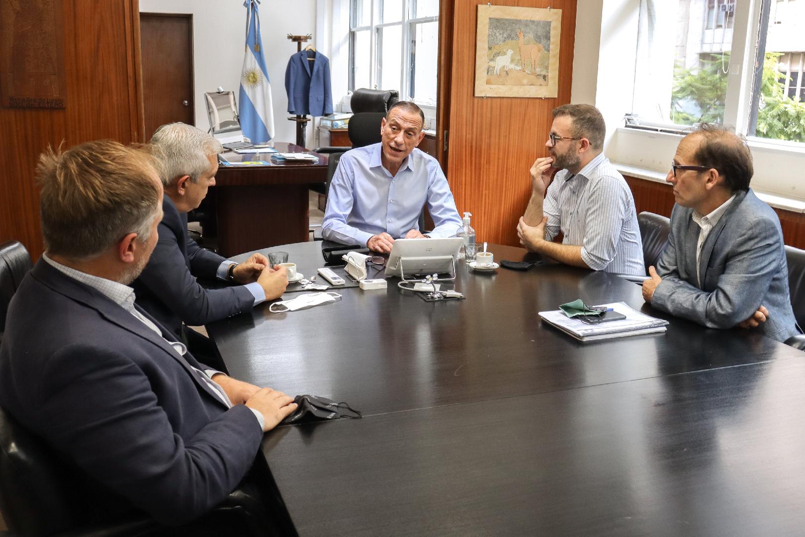 TomÃ¡s DomÃ­nguez trabaja fuerte por la pavimentaciÃ³n de la Avenida PerÃ³n