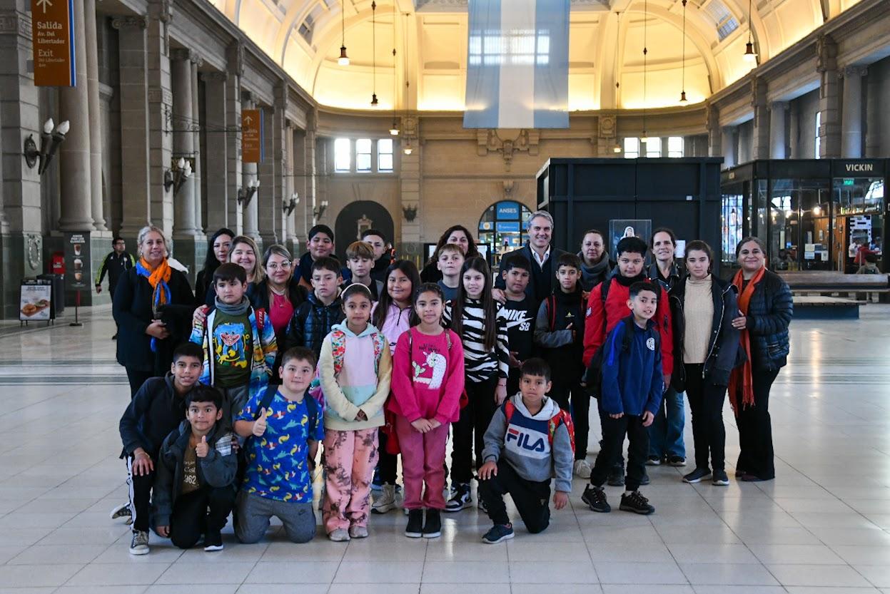 Contingente de Cucha Cucha viajaron en tren a visitar la estaciÃ³n Retiro