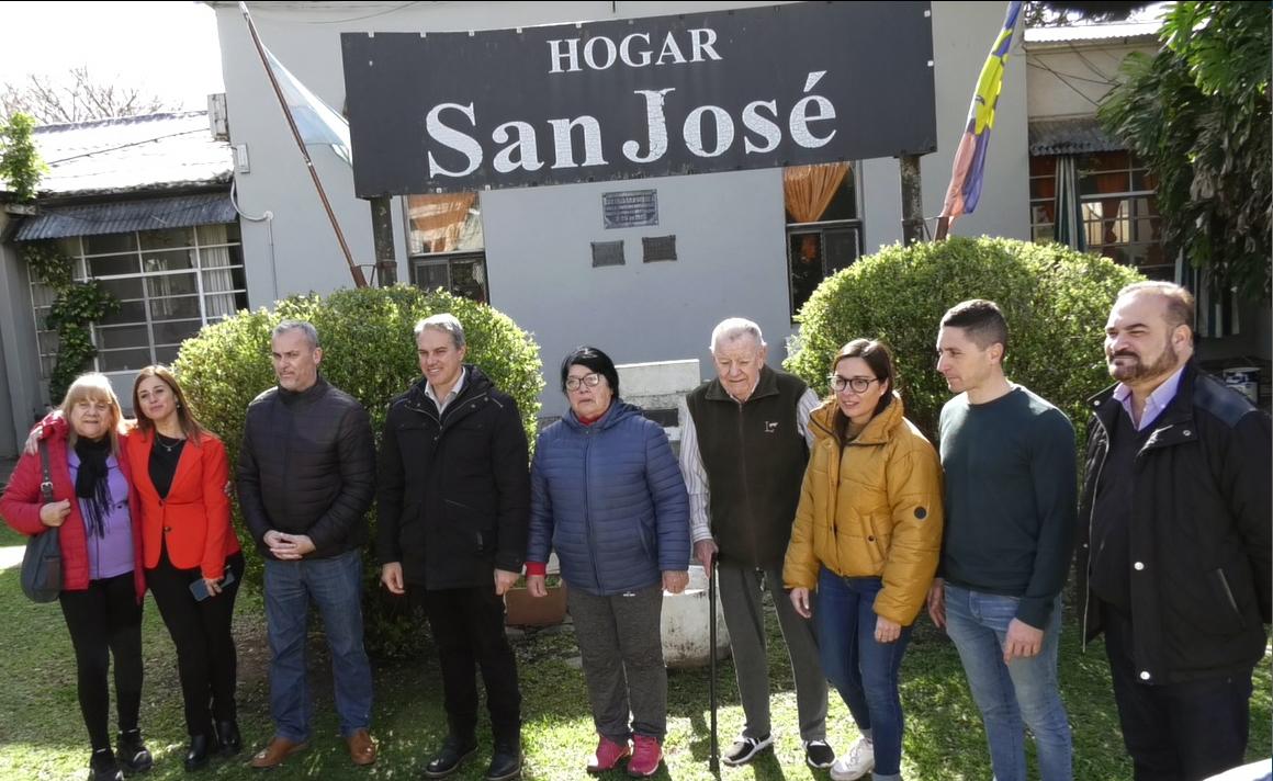 Golía entregó aires acondicionados al Hogar de Ancianos