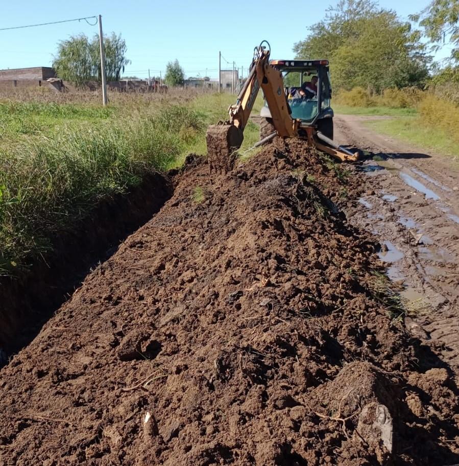 Se avanza en el zanjeo hasta calle Castelli