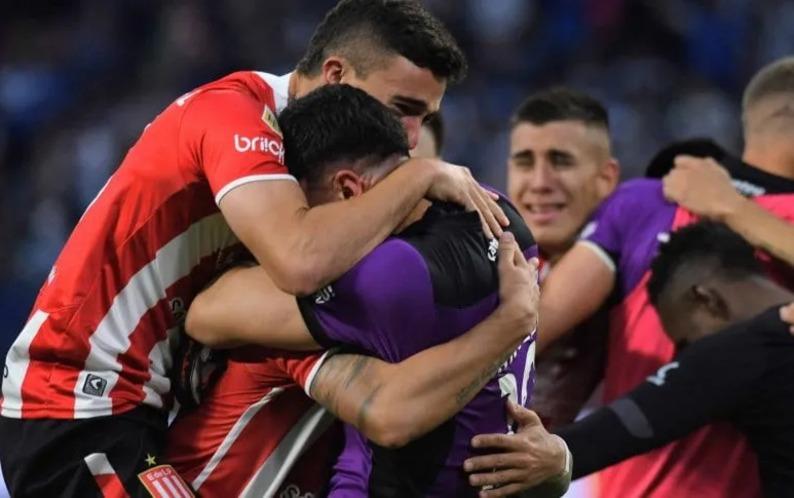 Estudiantes le ganó a Vélez por penales y se consagró campeón de la Copa de la Liga