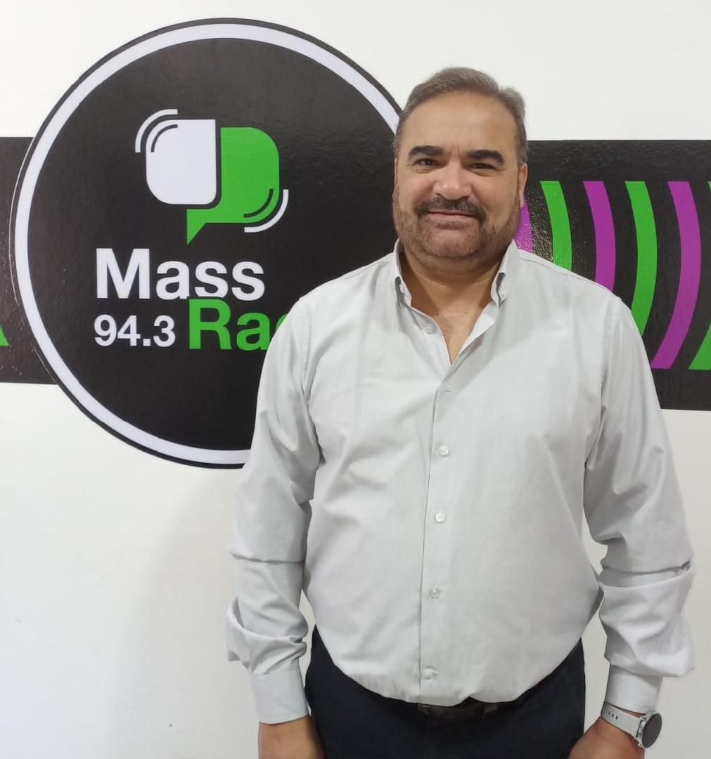 Javier Estevez y una nota a agenda abierta