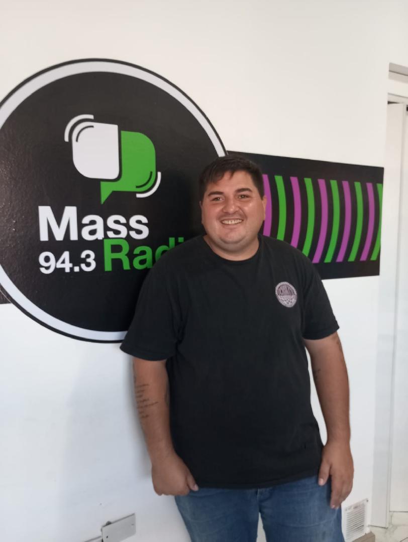 LEO ROSS - Un camionero solidario de Chacabuco vuelve a ayudar a estudiantes que se mudan a La Plata para iniciar su carrera universitaria