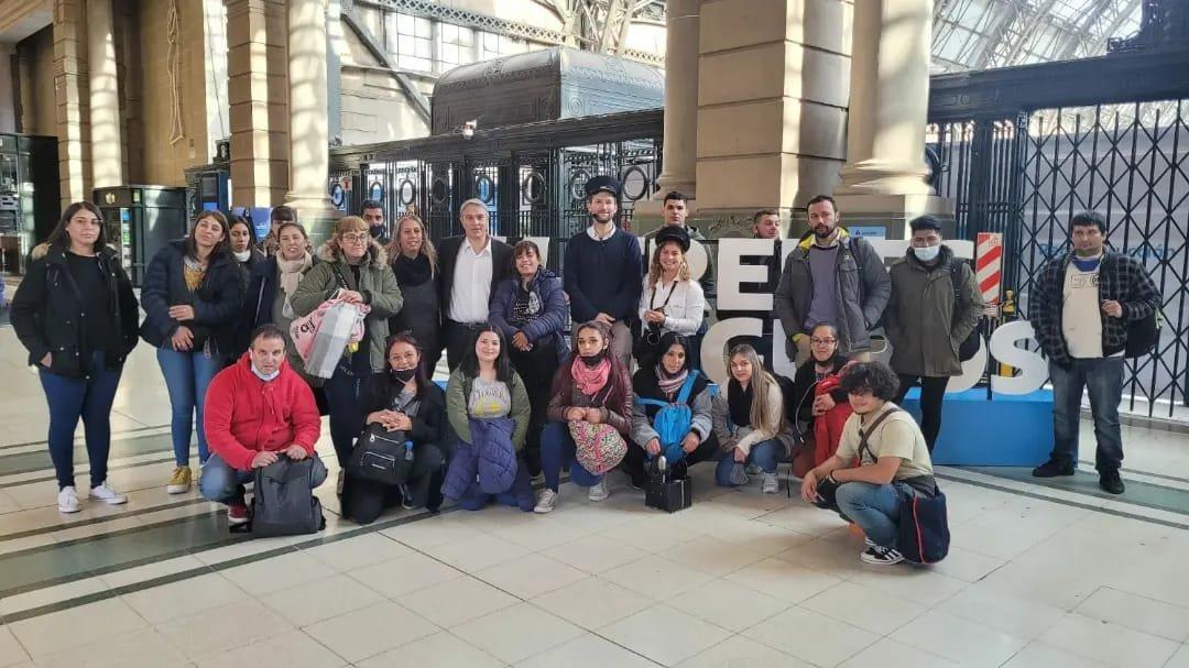 GolÃ­a recibiÃ³ en sus oficinas a integrantes del CENS 451