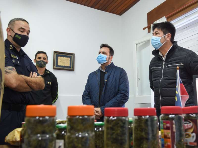 Secuestro de drogas  y detenciÃ³n de cinco sospechosos