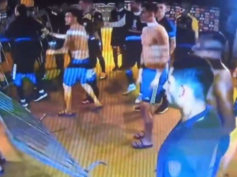 Serios incidentes en Brasil con los jugadores de Boca: videos de golpes y gases lacrimÃ³genos 