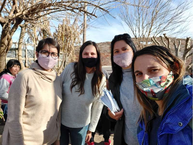 Las mujeres de la lista del Frente de Todos recorrieron el barrio "Los Misioneros"