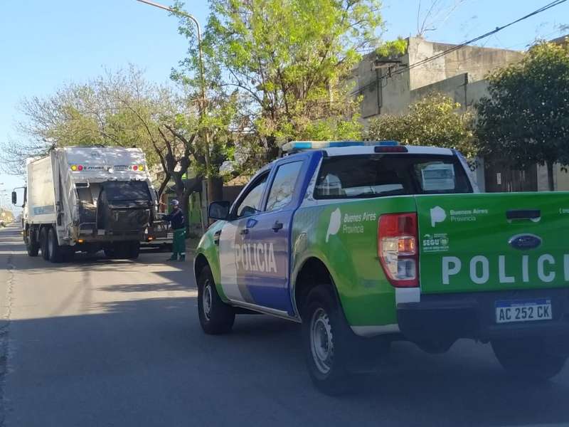 Camiones de JunÃ­n recolectan la basura de Chacabuco con custodia policial