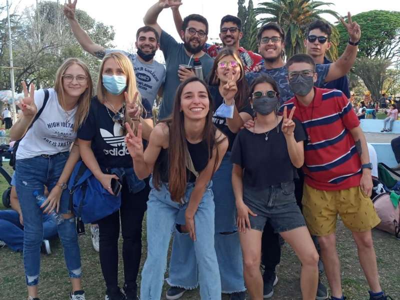 Los jÃ³venes de TODOS festejaron la llegada de la primavera con los vecinos