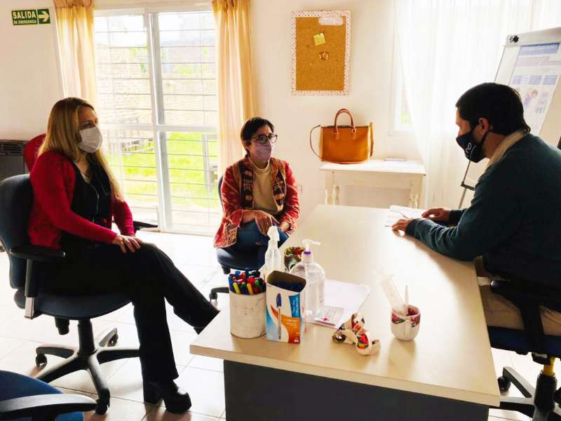 Gabriela Belfortti y Karina Geloso visitaron la filial local de Cruz Roja