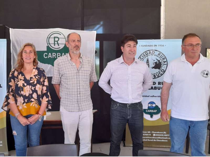Candidatos de Juntos y funcionarios del gobierno municipal en la Rural
