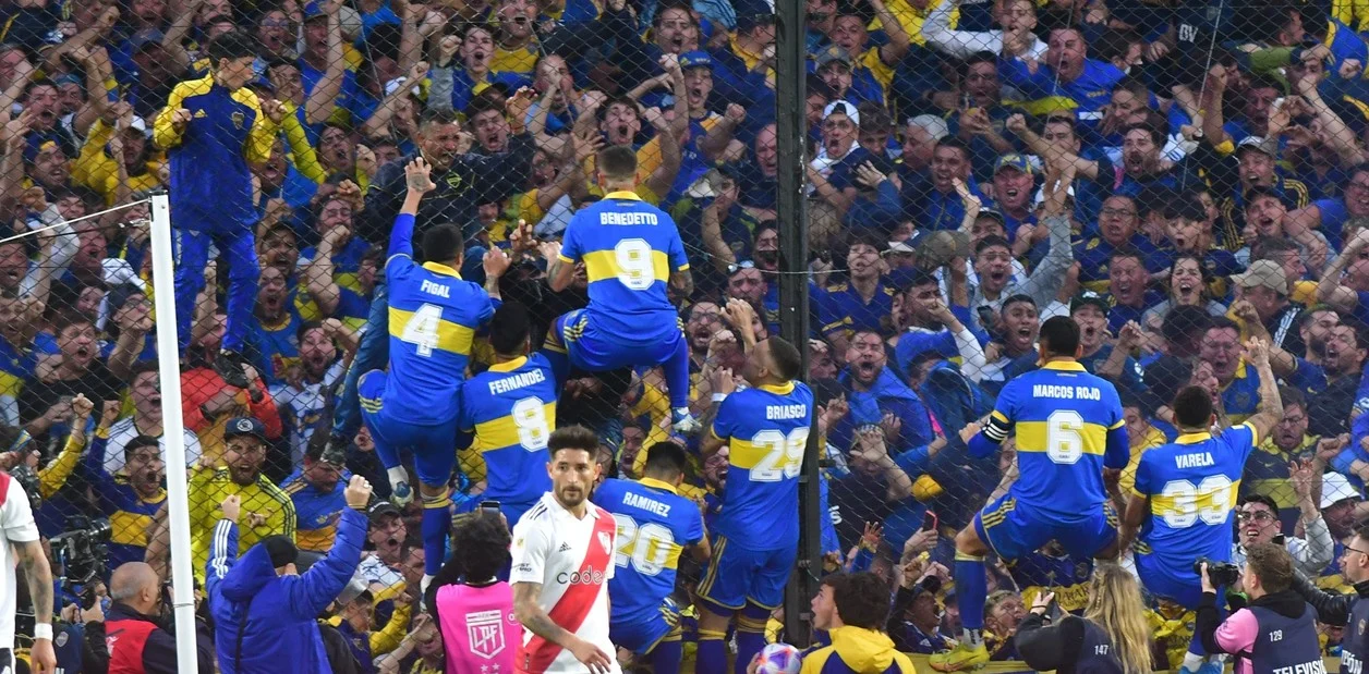 Boca destrabÃ³ el superclÃ¡sico con un cabezazo de Benedetto