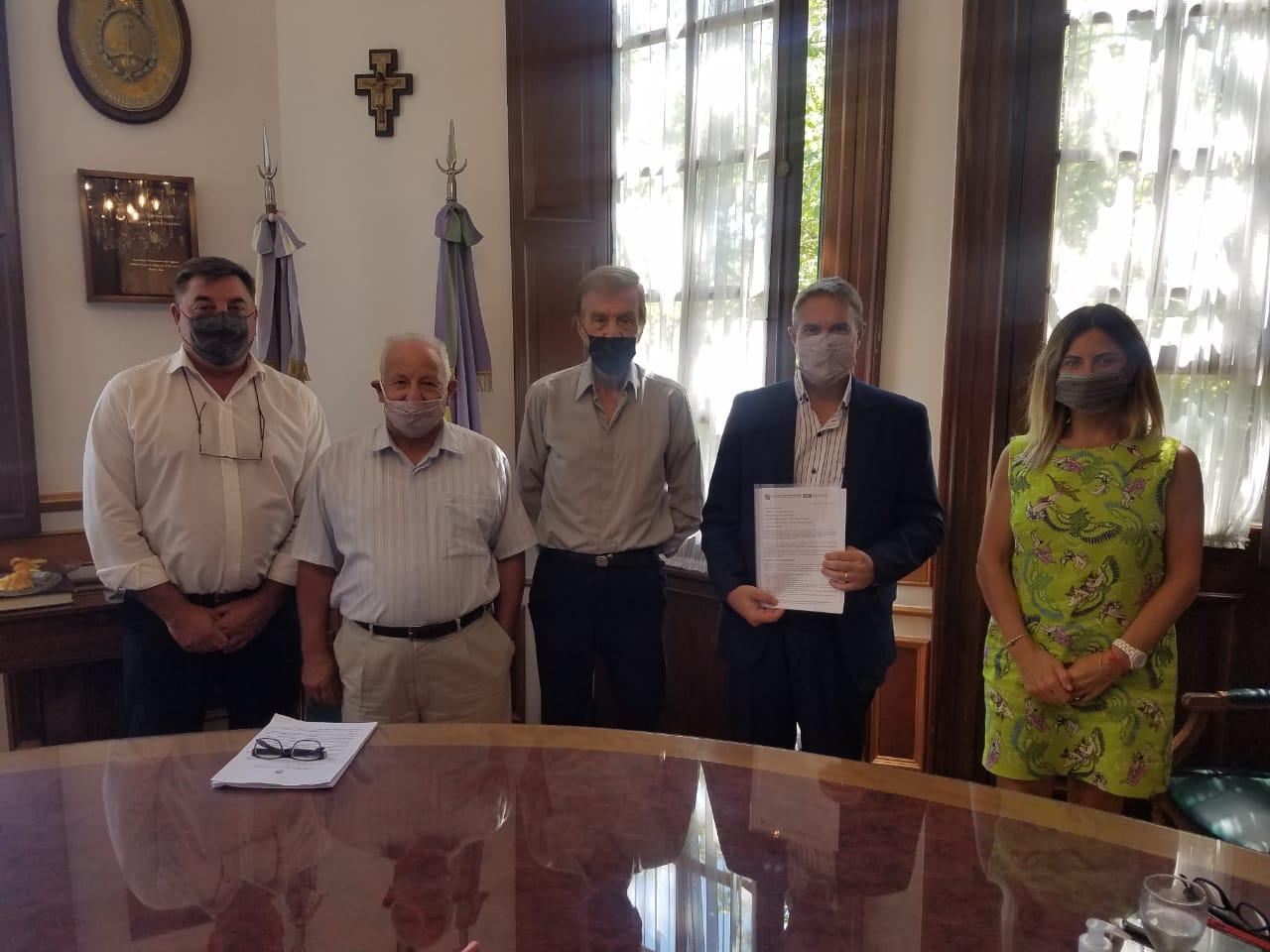 GolÃ­a hizo gestiones para construir viviendas a la PolicÃ­a