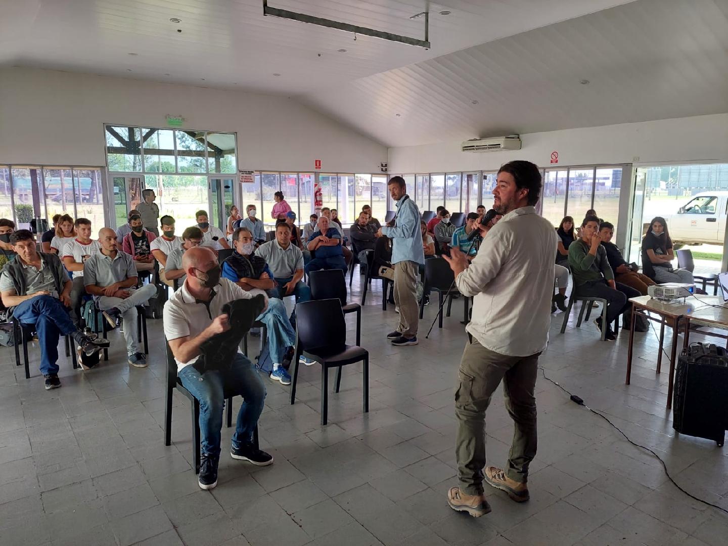 La DirecciÃ³n de Medio Ambiente en el taller de Buenas PrÃ¡cticas Agropecuarias